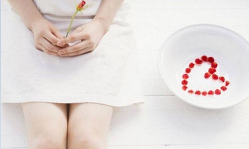 试管婴儿治疗中，宫腔镜检查有什么作用?