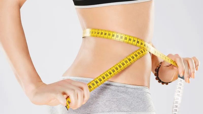 有研究发现体重减轻10%，即可明显改善胰岛素抵抗和高雄激素血症，改善月经和排卵，减轻体重尤其是腹部脂肪减少可以降低胰岛素水平