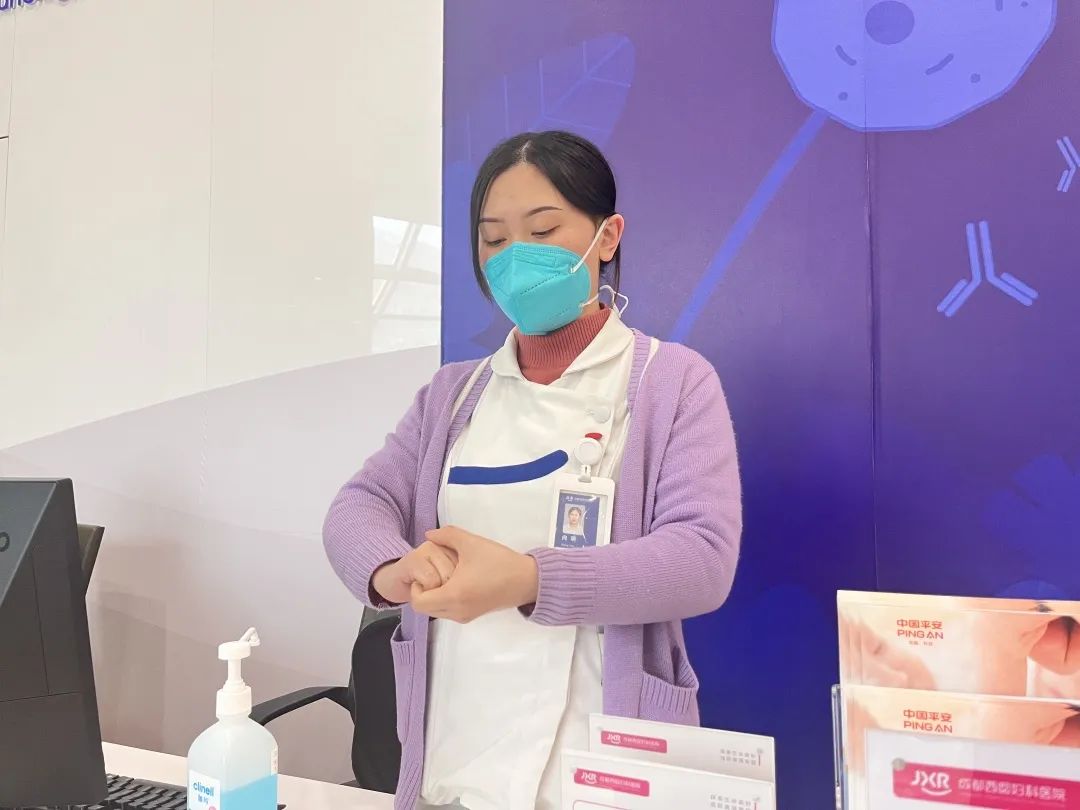 严格执行手消毒   保障医护就诊安全