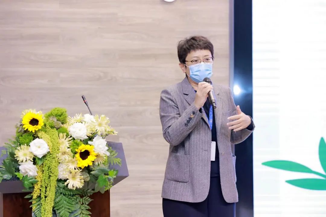 本次护士节活动邀请了锦欣首席医疗官李媛教授、副院长施玮女士等院领导，各科主任及全体护士一起欢度。