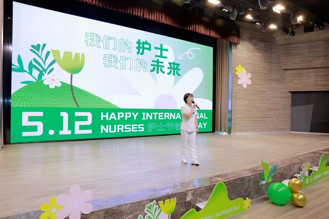 李媛教授代表院领导进行了致辞，她对全体护士表示了节日的祝贺并提出了殷切的期望；