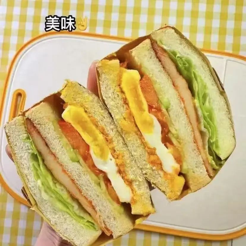 01．黑椒鸡排三明治（662kcal） 20元