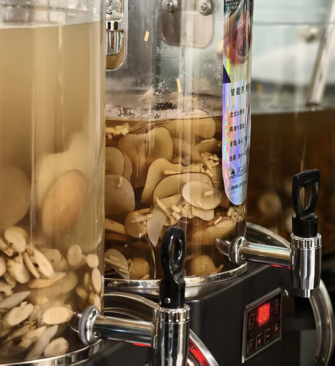 资深药师/中医师为您深度解析秋燥成因、养生要点,并详细介绍四款精选药食同源茶饮的“核心药材、配伍奥秘与适用人群” 资深药师/中医师为您深度解析秋燥成因、养生要点,并详细介绍四款精选药食同源茶饮的“核心药材、配伍奥秘与适用人群”