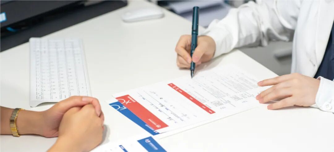 每一次问诊、每一次检查、每一次微笑的鼓励，都承载着一个家庭的期盼与信任