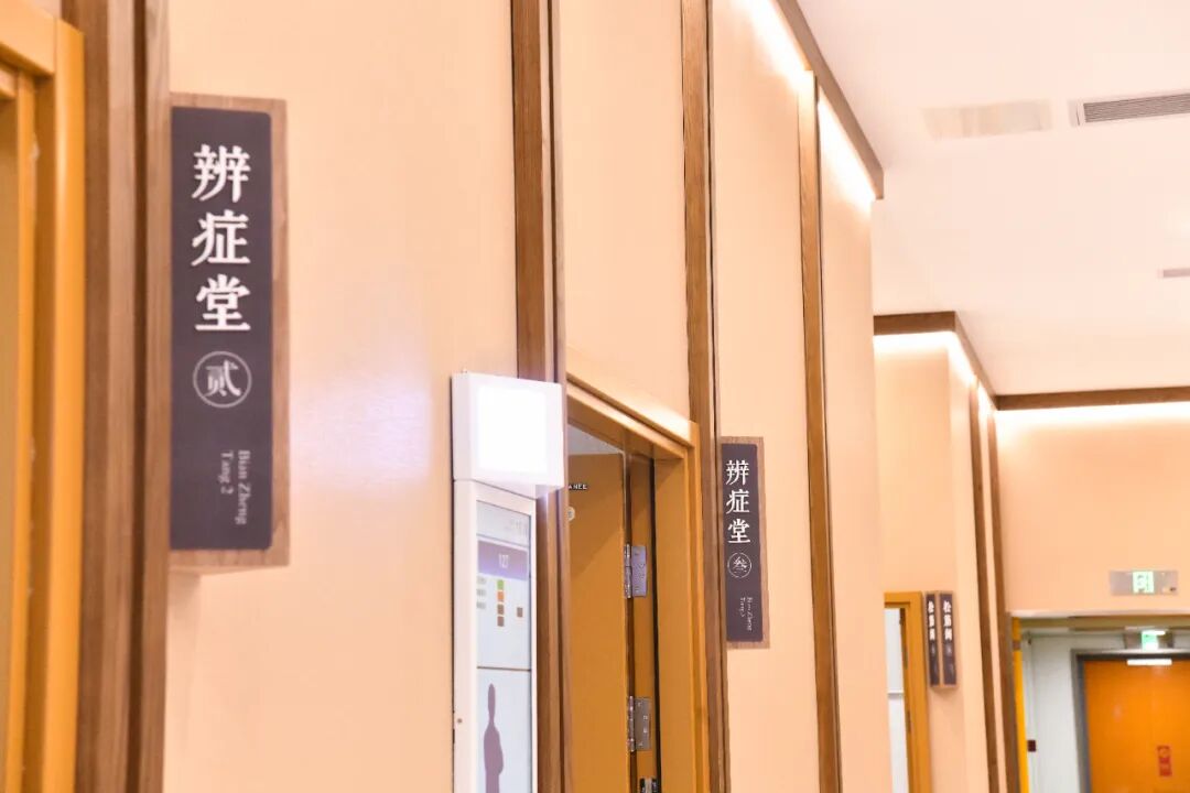 我们融合传统中医经典疗法与现代康复理念,致力于为您提供全面、科学、个性化的健康解决方案,助您摆脱困扰,重获身心和谐与活力 我们融合传统中医经典疗法与现代康复理念,致力于为您提供全面、科学、个性化的健康解决方案,助您摆脱困扰,重获身心和谐与活力