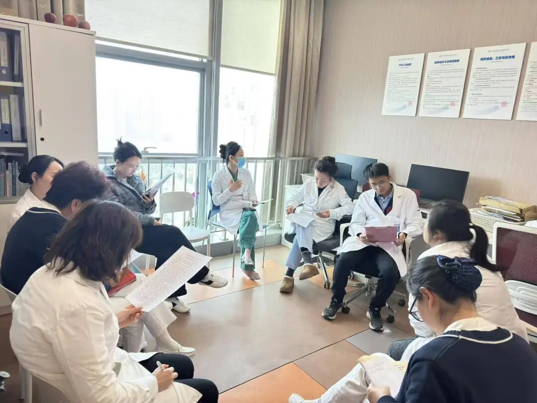 凯旋！49岁高危孕妈平安分娩，多学科团队携手托举新生