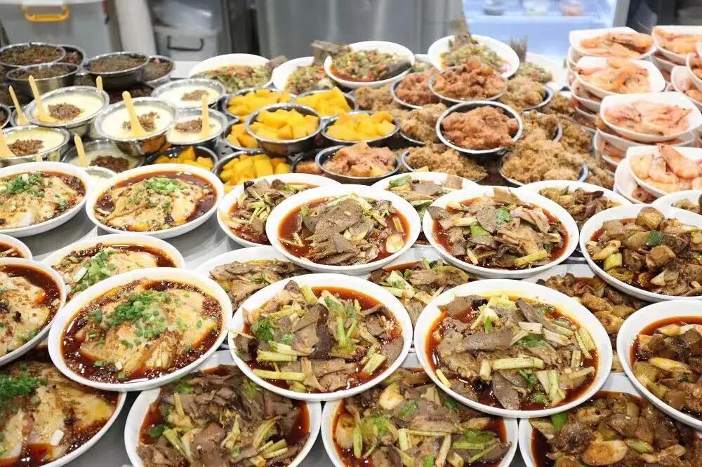 不用担心空腹来院体检，5楼餐厅可提供早餐、午餐、晚餐不同时段美食哦~