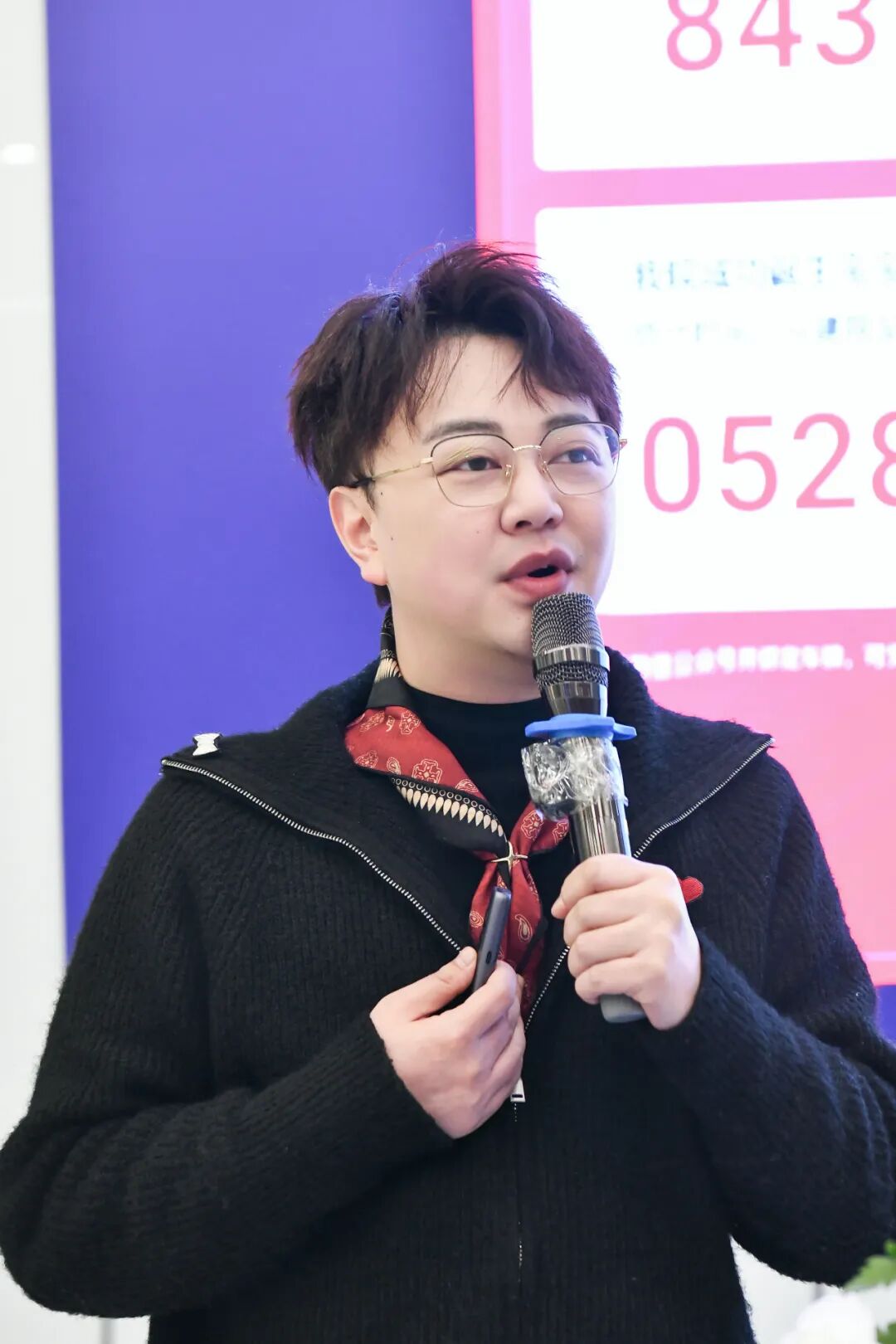 秉持“普惠医疗、公益助孕、守护好孕”的核心理念，会上四川锦欣西囡妇女儿童医院院长助理屈文飞发布了医院最新公益赠药及医疗援助项目，重点聚焦经济困难、高龄、特殊不孕不育等困境家庭，提供免费助孕药物、部分助孕费用减免、一对一公益咨询、专家义诊等多重援助支持。