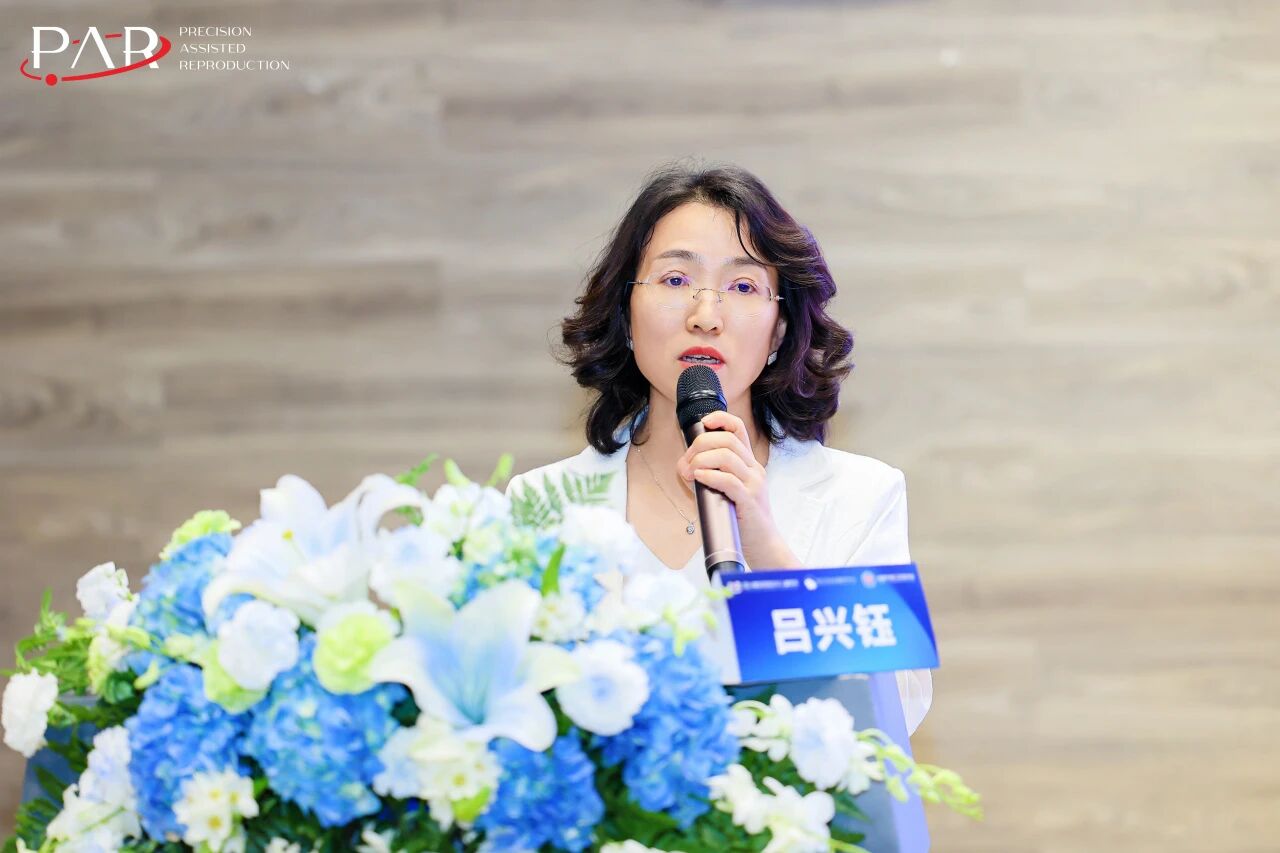 我院专家团队带来了多项前沿视角的深度解读:吕兴钰医生详细分享了富血小板血浆(PRP)在辅助生殖中的应用及新药临床数据;贾研医生探讨了生殖抗衰的前沿技术及临床应用;段礼医生深入剖析了男科精液新型检测的临床价值;叶红霞医生则针对功能医学新诊疗模式在生殖障碍中的应用进行了专业分析。