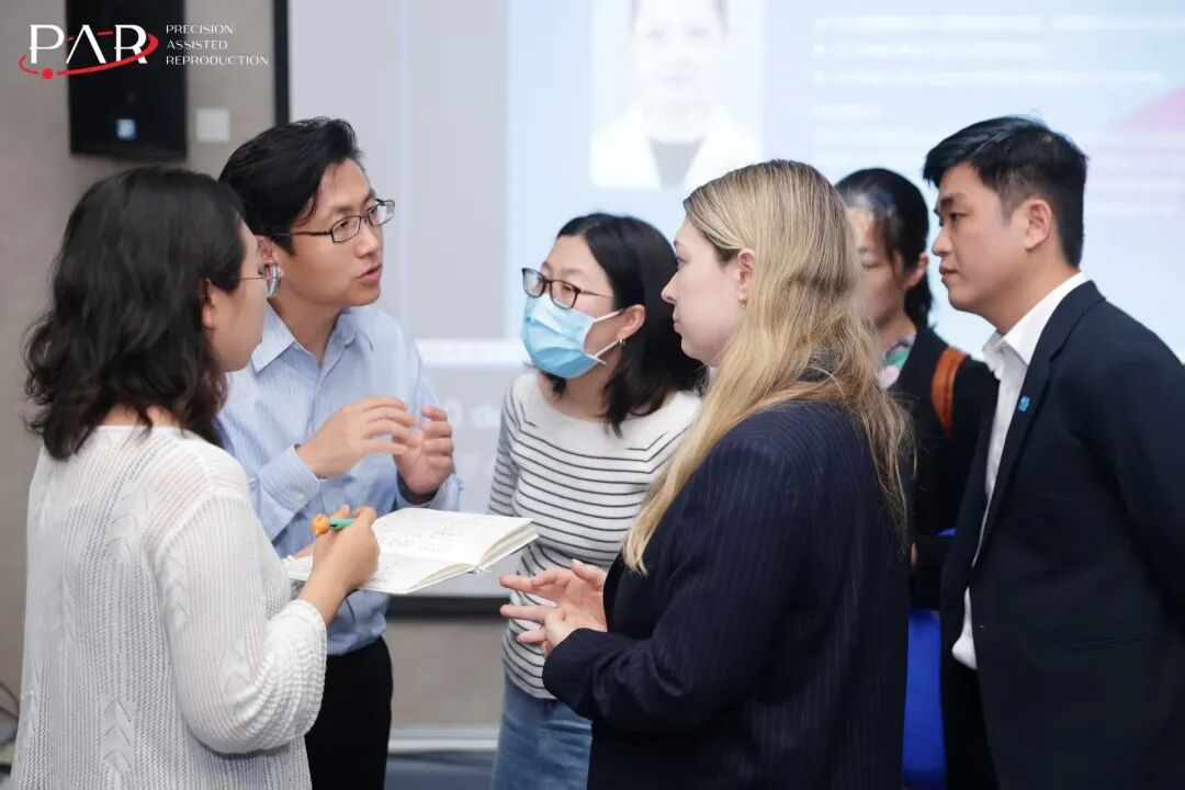 巅峰对话,共瞻未来: 在11日下午的圆桌讨论环节中,中外专家就CAPA-IVM技术的落地细节与未来探索展开了热烈探讨,为参会同仁提供了极具价值的临床指导意见。