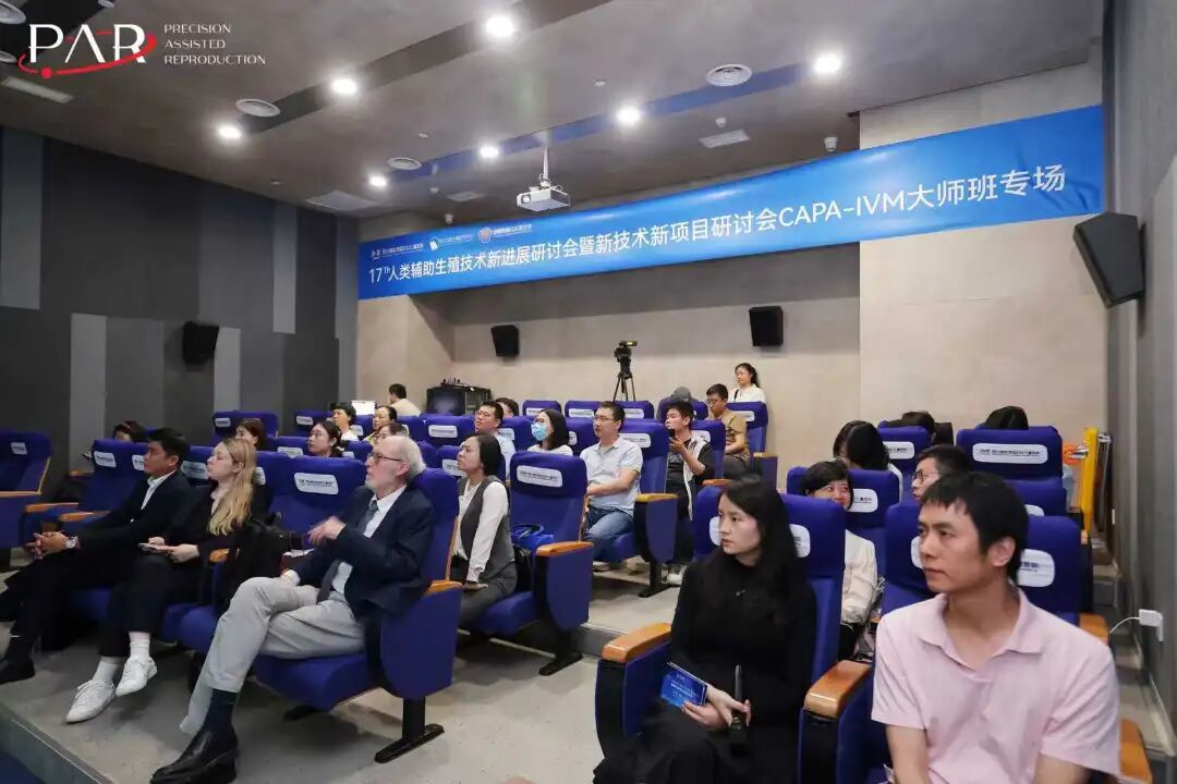巅峰对话,共瞻未来: 在11日下午的圆桌讨论环节中,中外专家就CAPA-IVM技术的落地细节与未来探索展开了热烈探讨,为参会同仁提供了极具价值的临床指导意见。