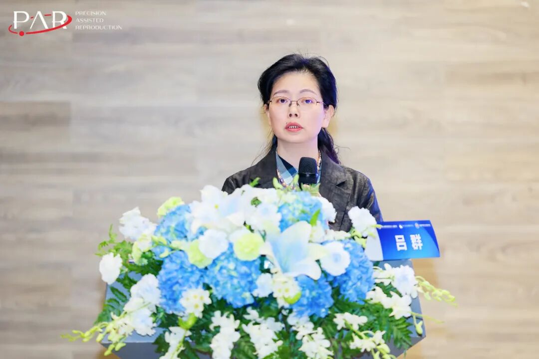 针对“反复胚胎种植失败”、“PCOS(多囊卵巢综合征)”、“POI(早发性卵巢功能不全)”等临床难题,吕群教授、刘伟信教授、马黔红教授等专家分享了最新的基础理论与可用研究方案;我院王莉莉医生则针对FSH和LH联合治疗的优选用药方案及门诊促排卵药物的合理应用,提供了极具临床指导价值的用药策略。