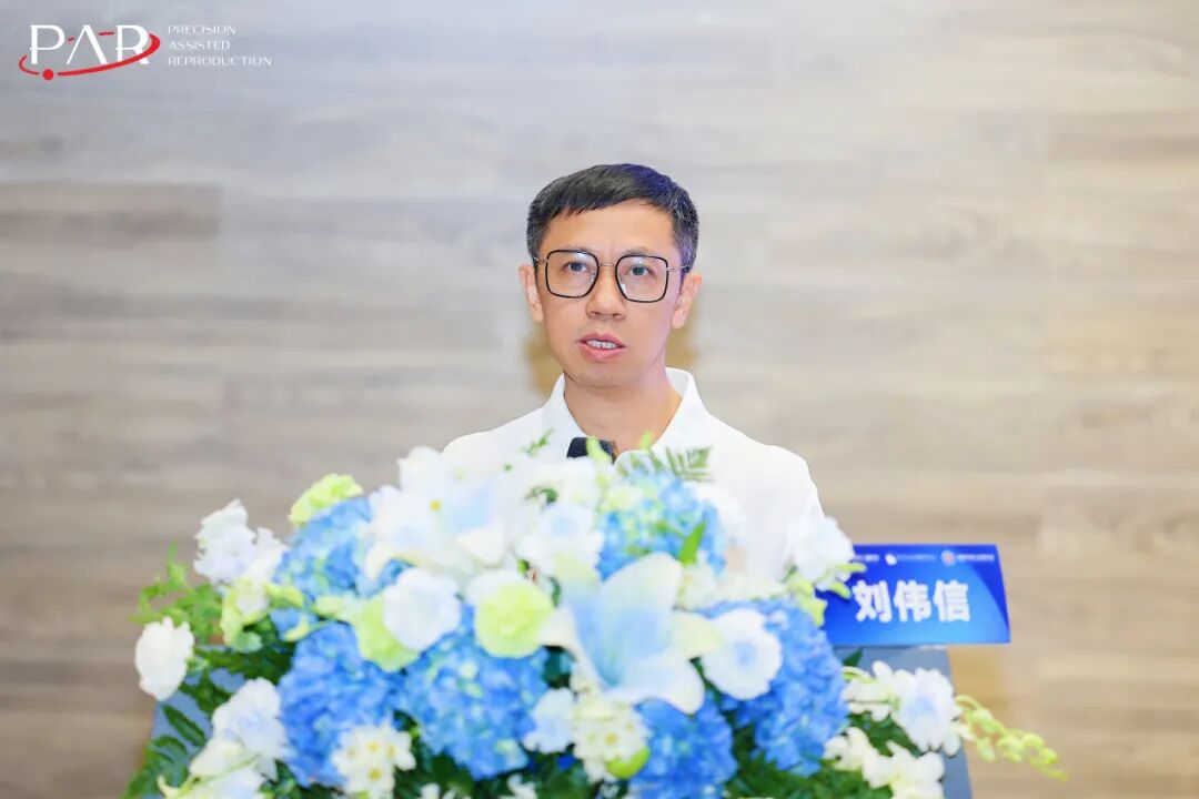 针对“反复胚胎种植失败”、“PCOS(多囊卵巢综合征)”、“POI(早发性卵巢功能不全)”等临床难题,吕群教授、刘伟信教授、马黔红教授等专家分享了最新的基础理论与可用研究方案;我院王莉莉医生则针对FSH和LH联合治疗的优选用药方案及门诊促排卵药物的合理应用,提供了极具临床指导价值的用药策略。