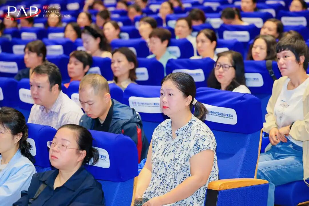 耿丽红专家与刘伟医生、李俊男医生等分享了女性生育力保护与保存的最新进展,并详细阐述了IVF妊娠从“怀得上”到“生得好”的一体化实践路径,展现了我院全链条防控体系在生育友好实践中的巨大价值。